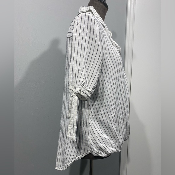 BCBGeneration Blouse - Picture 3 of 8